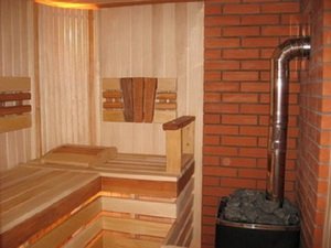 Труба дымохода в бане выполняется из металла, кирпича и других материалов.